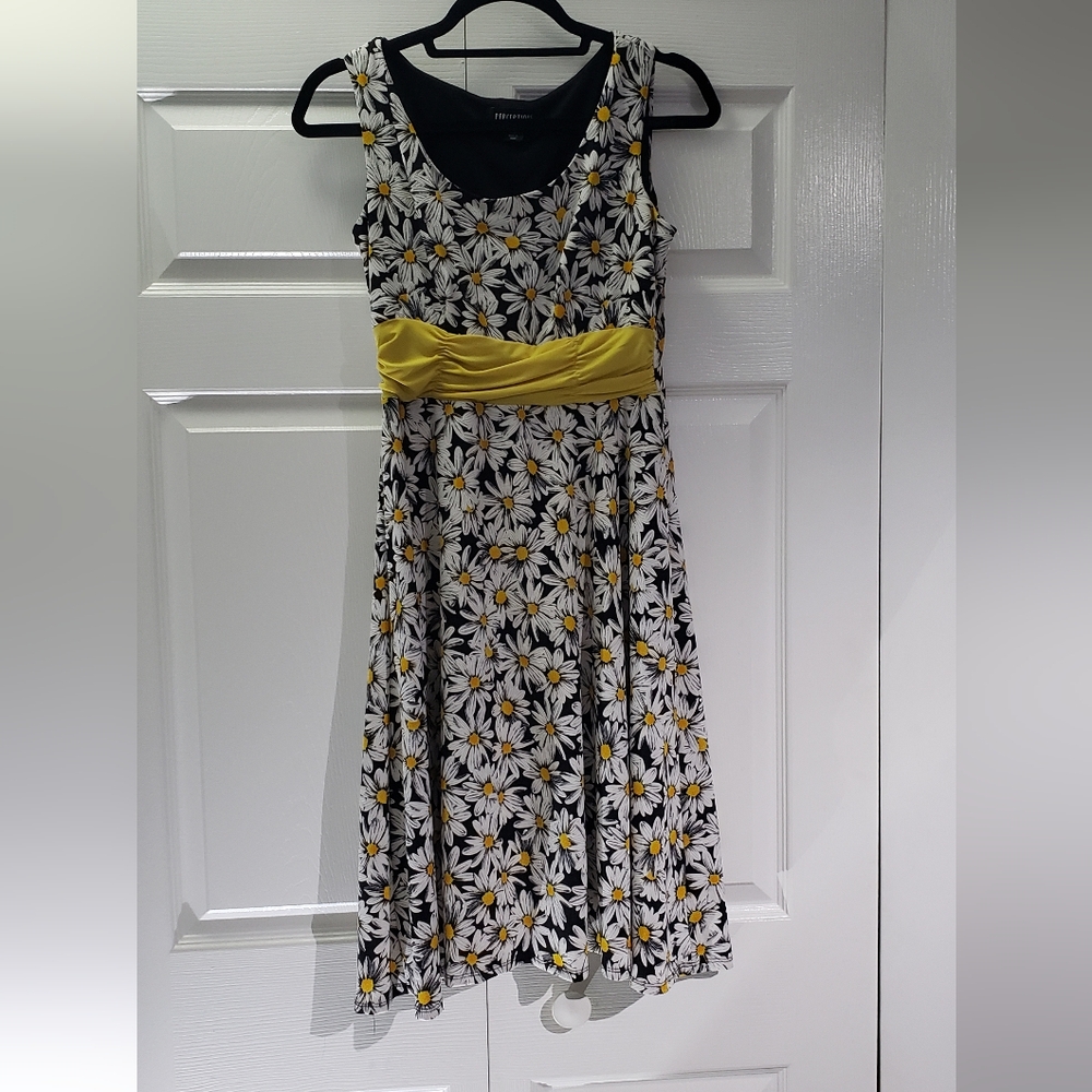 Daisy Print Dress Petite Small - Picture 2 of 4